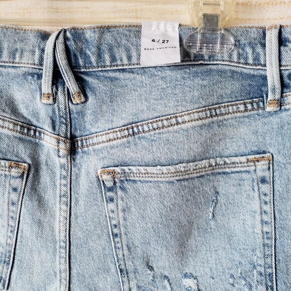 Good American Distressed Frayed Denim Jean 5-Pocket Shorts in Indigo155 - Picture 4 of 7